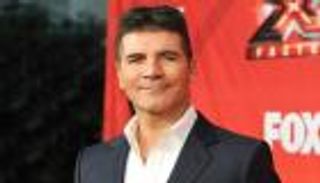 سايمون كاول يدفع 150 دولارًا عن كل سيجارة في X-FACTOR