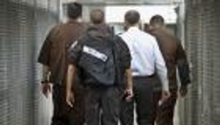 في السجون الإسرائيلية.. أسرى مرضى يعانون وآخرون مُضرِبون