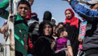 سكان الفلوجة .. يحلمون بوجبة أرز بعد الفرار من