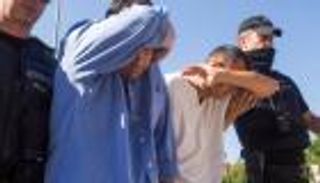 مثول عسكريين أتراك أمام الادعاء اليوناني بعد فرارهم من بلدهم