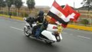 صور.. مغامر مصري يصل واشنطن بدراجته البخارية