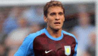 بيتروف يعود لأستون فيلا بعد رحلة كفاح مع السرطان