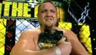 ساموا جو يحتفظ ببطولة NXT للرجال داخل قفص حديدي