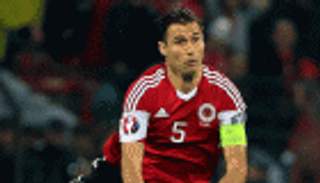 لوريك سانا يحمل راية ألبانيا في مشاركتها الأولى باليورو
