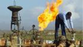 إيران تحث منتجي النفط على مواصلة المحادثات لتثبيت الإنتاج