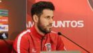 بالفيديو.. لاعب سبورتنج يهدي شاختار هدفين في مرماه