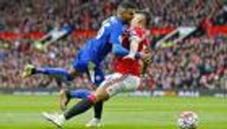 3 لقطات تحكيمية جدلية في النصف الأول لموقعة مانشستر وليستر