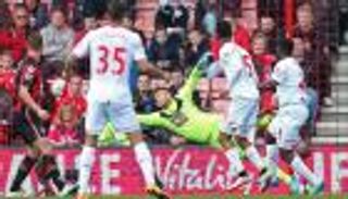 ليفربول يكتفي بثنائية في بورنموث ويتمسك بالحلم الأوروبي