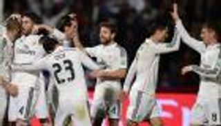 صحفي مغربي يكشف قيام نجوم الريال بتدخين 