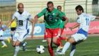 الوحدات يخسر بثلاثية وصراع القمة يشتعل في دوري الأردن