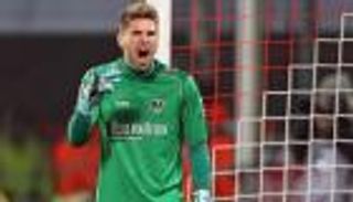 ليستر سيتي يعزز صفوفه بحارس هانوفر