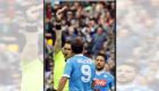 بالفيديو: الطرد يفسد احتفال هيجواين بتحقيق رقم غائب منذ 2006