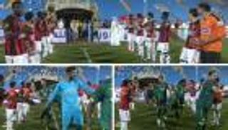 ممر شرفي لفريق أهلي جدة في مباراة الرائد