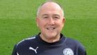 مكتشف محرز وكانتي يجدد عقده مع ليستر سيتي