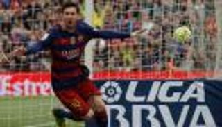 ميسي متخصص الركلات الحرة يعادل رقم كومان مع برشلونة