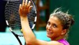 الإيطالية إيراني في نهائي بطولة دبي للتنس