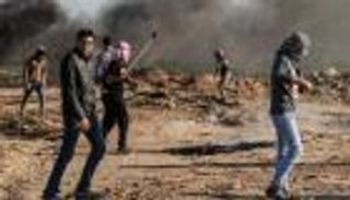 إصابة 25 فلسطينيًّا في مواجهات الجمعة الـ17 للانتفاضة