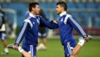 أجويرو: فسرت لميسي لماذا مانشستر سيتي هو الأفضل