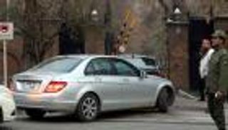 إيران تعتقل موظفة سابقة في السفارة الفرنسية بطهران