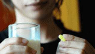 تحذير للمرضى.. لا تتناولوا الدواء بالحليب أو العصير  