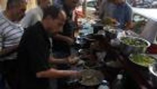 الحكومة المصرية تسعى لمحاصرة "عربات الأكل الشعبي" بإخضاعها للضرائب