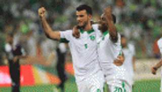 بالفيديو.. السومة يشتبك مع رجل أمن في مطار الرياض