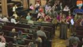 بالفيديو.. لاجئون سوريون يقدمون عرضا موسيقيا في نيويورك