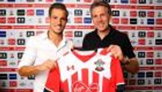 ساوثهامبتون يمدد عقد مدافعه سواريز