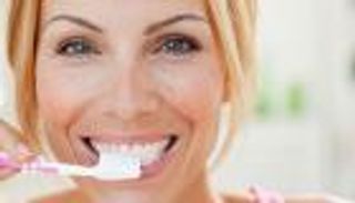 مفاجأة.. غسل الأسنان يحميك من السرطان