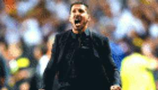 بالفيديو.. سيميوني ينفعل على مراقب مباراة أتلتيكو والبايرن