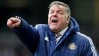 مدرب سندرلاند يطالب لاعبيه بالاقتداء بليستر من أجل البقاء