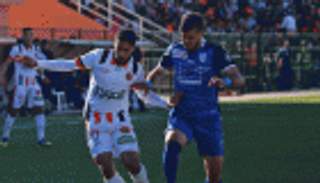 اتحاد طنجة يدرس مقاطعة مباراة الوداد بسبب الجماهير