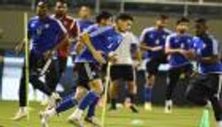 بالصور: الأبيض الإماراتي يتجاوز أزمة الطائرة ويتدرب في اليابان