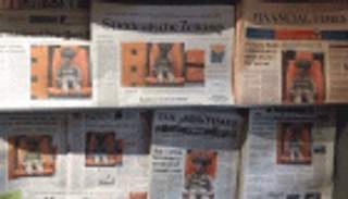 وقد أصبح لجحيم حلب وجه ينظر إلى الكاميرا