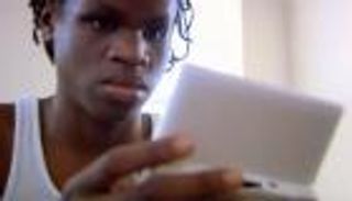 فيديو.. طفل كفيف يرى الأشياء بصدى الأصوات