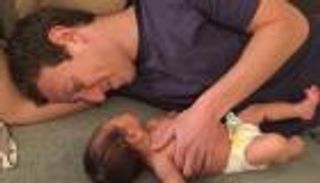 صورة لمارك زوكربيرغ مع مولودته تجتاح "فيسبوك"