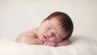 لا تقتلي طفلك الرضيع بممارسات النوم الخاطئة