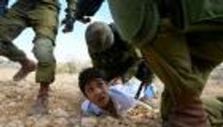 اعتقال 10 فلسطينيين في الضفة.. واقتحام جديد لـ"الأقصى"