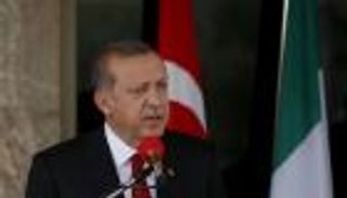 ألمانيا تحقق مع مقدم برنامج بسبب قصيدة تسيء لأردوغان