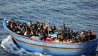 غرق مهاجرَين وفقدان 10 وإنقاذ 108 قرب طرابلس الليبية