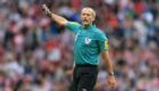 الإنجليزي أتكينسون حكما لمباراة ألمانيا وأوكرانيا