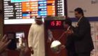 بالفيديو.. محمد بن زايد يدق جرس إغلاق السوق المالية ببومباي
