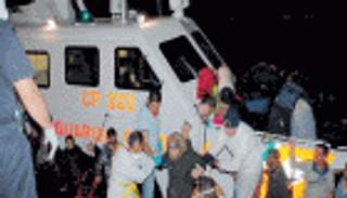 إيطاليا تنقذ 900 لاجئ من الغرق غالبيتهم سوريون وعراقيون