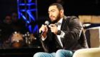 بالفيديو.. تامر حسني يقلد أشهر حركات عادل إمام ومصطفى قمر