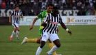 الفيفا يقسو على الصفاقسي التونسي بسبب نجمه الكاميروني‎