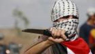 الطعن بالسكاكين .. سلاح "العاجز" للثأر من إسرائيل