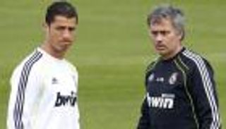 هل تدور العقارب القطرية نحو قطبي البرتغال رونالدو ومورينيو؟