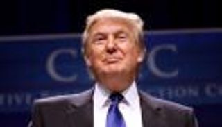 ترامب يدرس اختيار الجنرال مايكل فلين نائبا له حال فوزه بالرئاسة