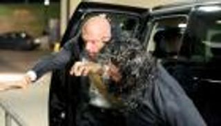 هروب تربل إتش وستيفانى بعد قيام رينز باعتراض طريقهما