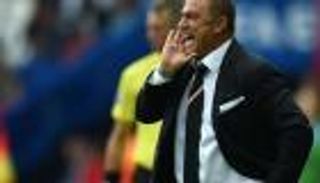 مدرب تركيا يتهم لاعبيه بعدم تقديم نفس أدائهم مع الأندية